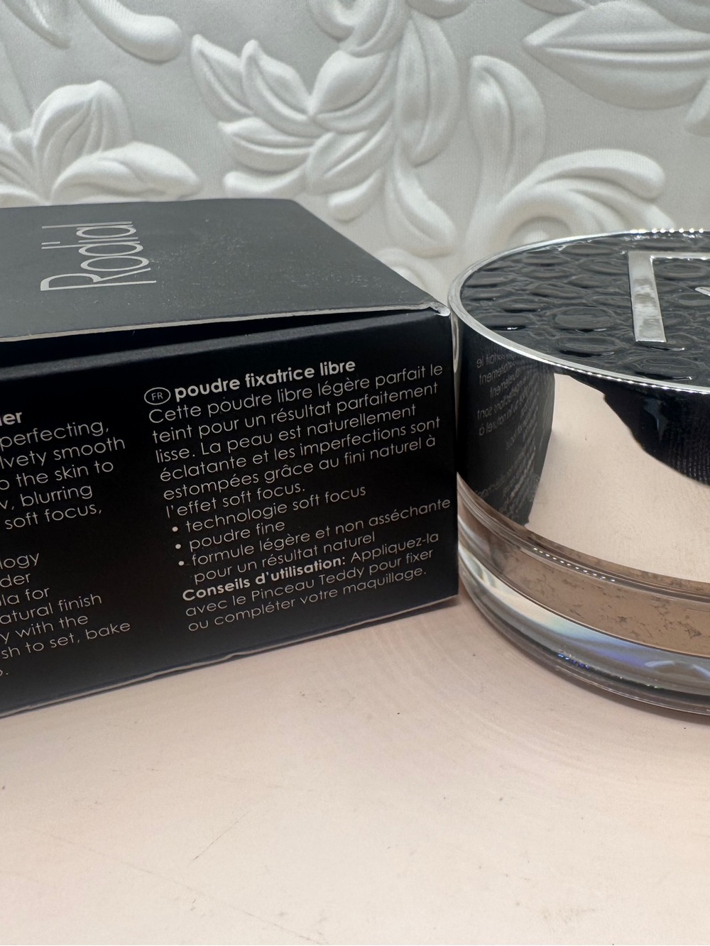 Rodial glass powder loose blurring powder .28oz - Picture 5 of 7
